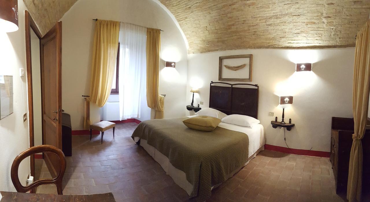 Torre Della Botonta Bed and Breakfast Castel Ritaldi Eksteriør billede